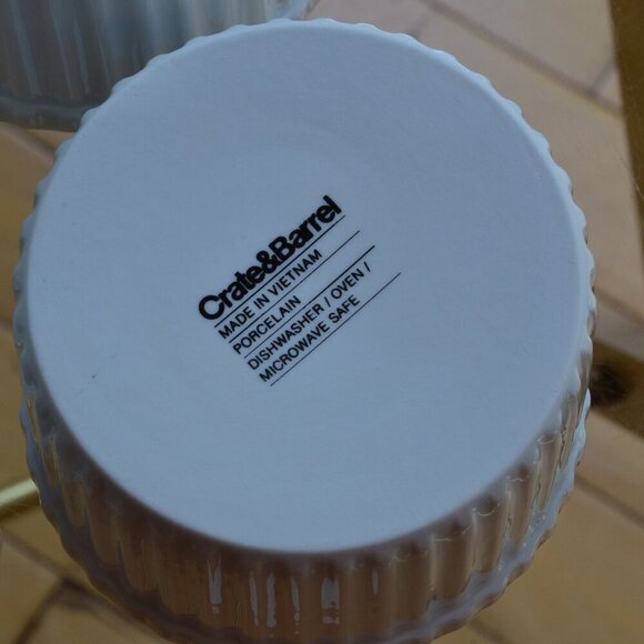 CRATE & BARREL Set of 4 deep white ramekins with ribbing - Picture 6 of 6